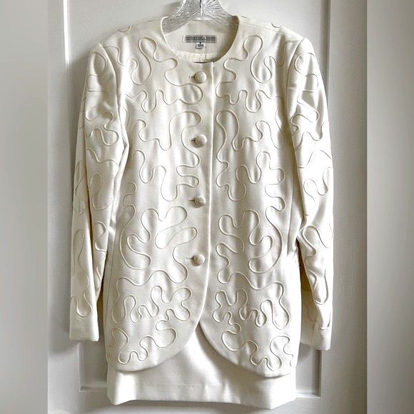 Beautifully Detailed Two-Piece Preston & York Special Occasion Ivory Suit  6 - Picture 4 of 16